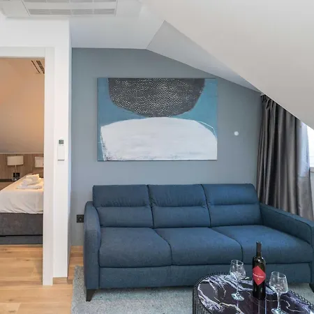 Royale - One Bedroom With Sea View *