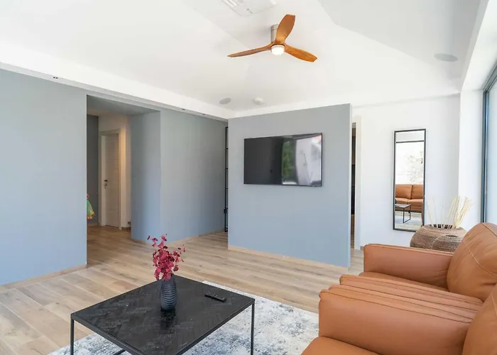 Royale - One Bedroom With Sea View