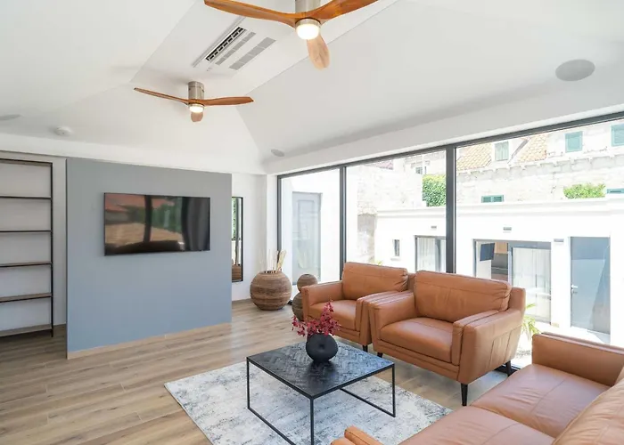 Royale - One Bedroom With Sea View דירה *